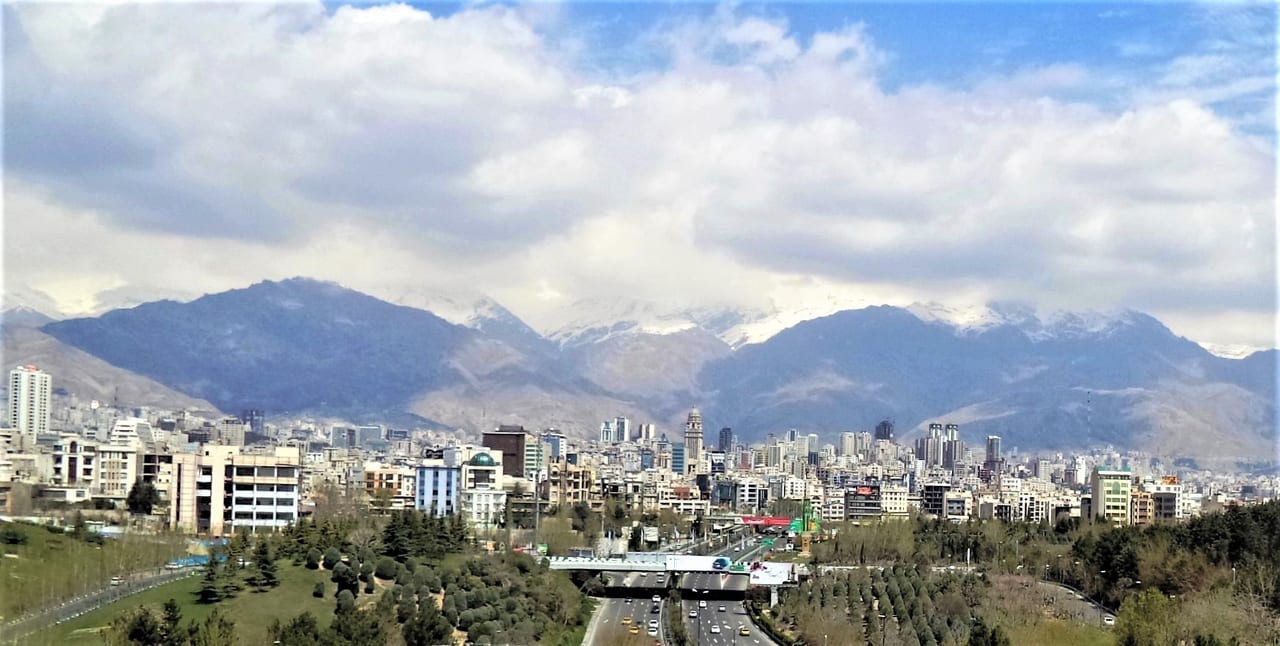 تراس و فضای باز — آپارتمان ۲۱۰ متری با نورگیری عالی در ولنجک