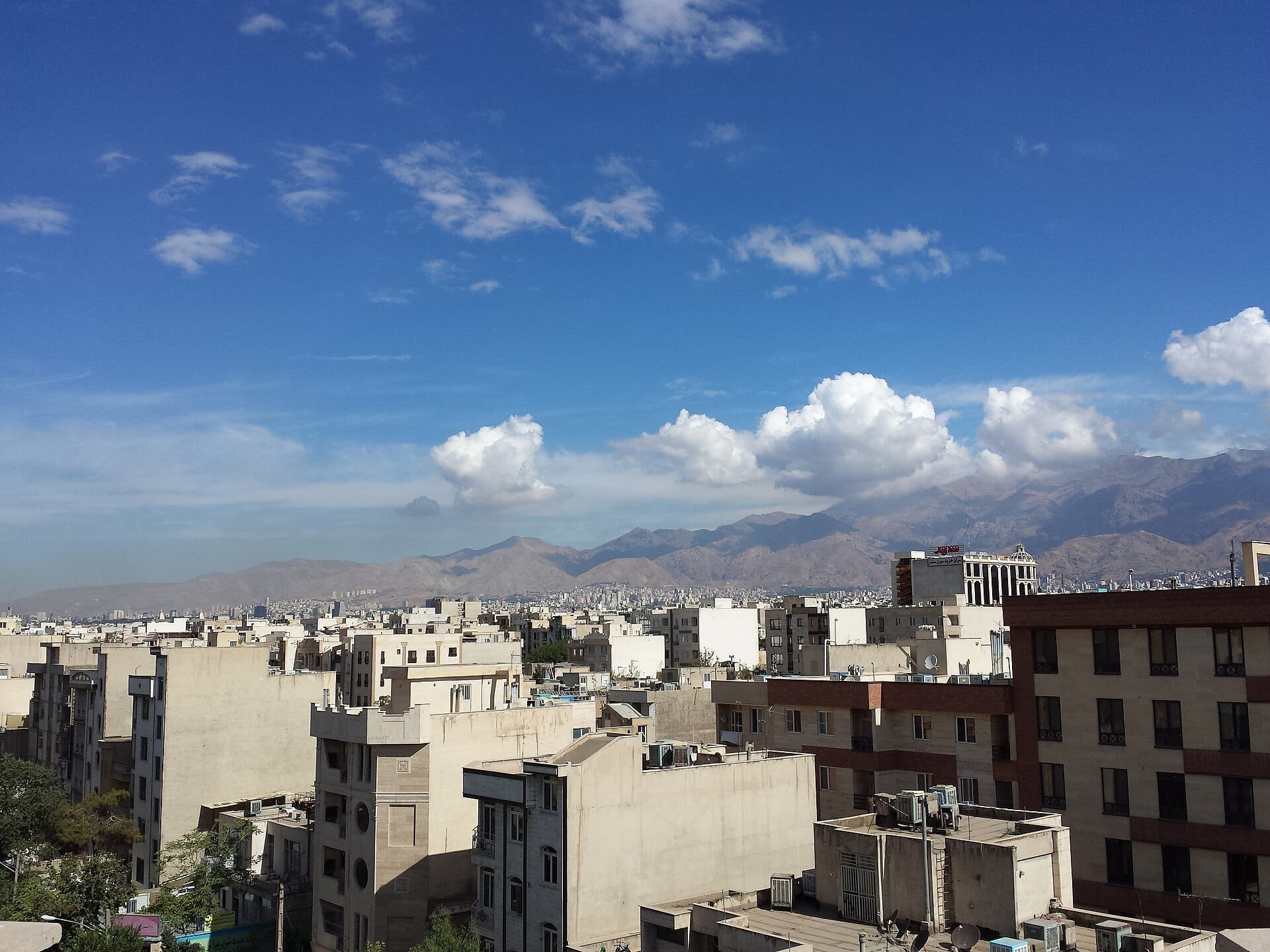 منظر دربند — آپارتمان ۲۱۰ متری با نورگیری عالی در ولنجک